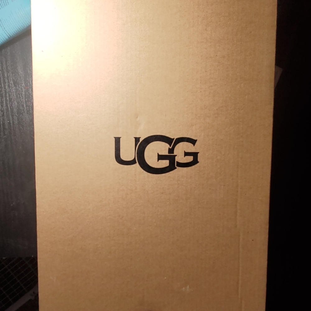 Women's size 9 Puff slides (Ugg)